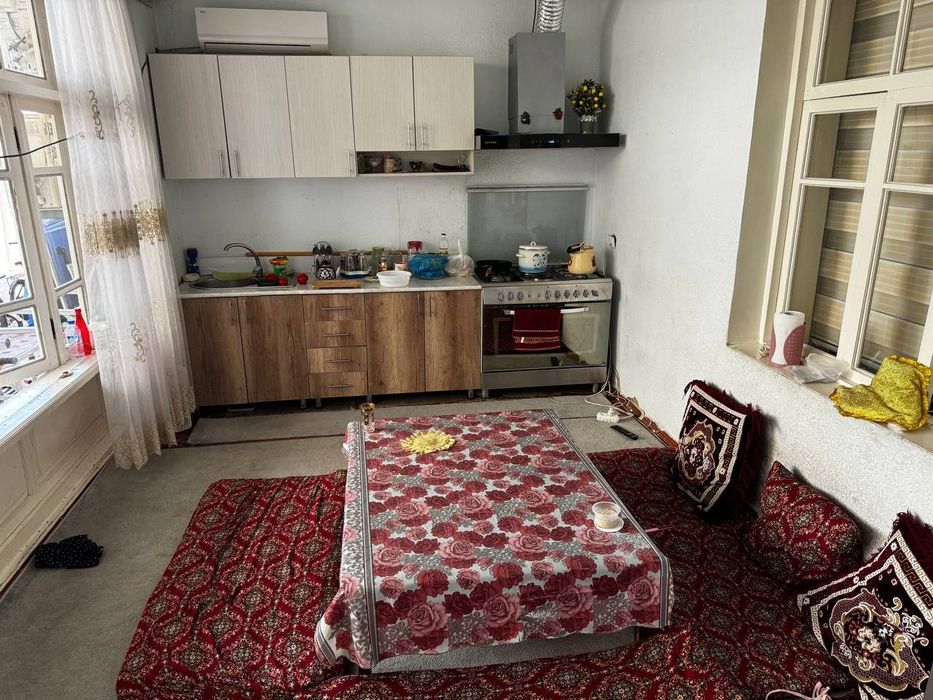 Uch tepa Jurjoniy mahallada uy sotiladi