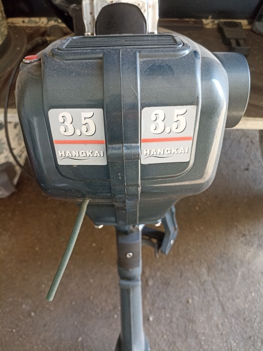 Продам лодку с мотором