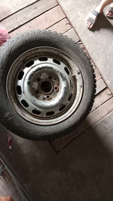 Продам  шины 15d.