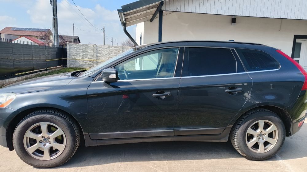 Volvo XC60 2.4D FWD 175CP  Automată  Bi-Xenon  Family Pack