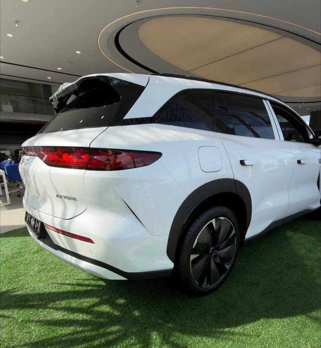 BYD ATTO 8 гибрид