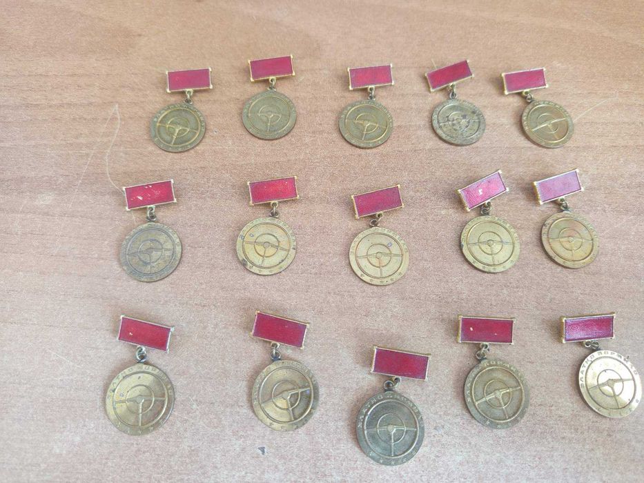 значки златно кормило взима се от място