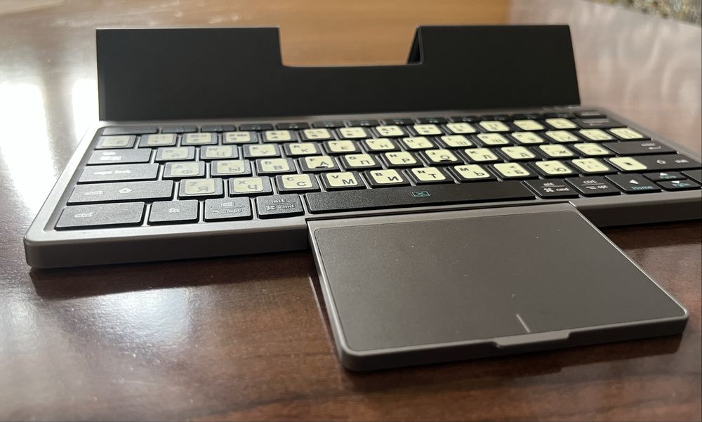 Bluetooth klaviatura KF8700 xolati ummuman ishlatilmagan