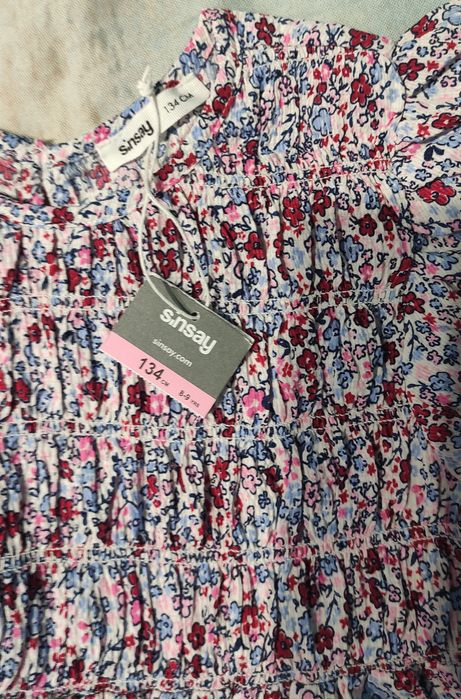 Rochie noua cu eticheta, 134, 8-9 ani 
Marca sinsay
Preț 25 lei