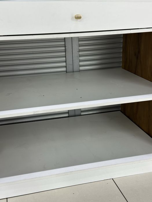 Полка для продажи аксессуаров