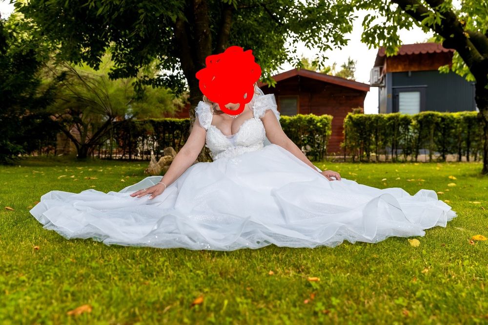 Vând rochie de mireasă mărimea 46 cu voal și crinolină !