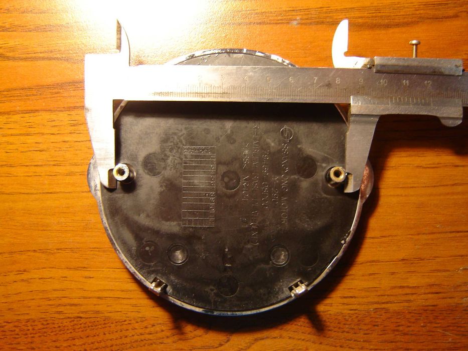 эмблему на решетку радиатора Ssangyong