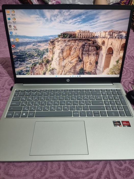 Noutbook Hp laptot 15-fs0018nq