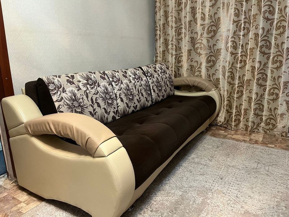 Срочно продам диван в отличном состоянии