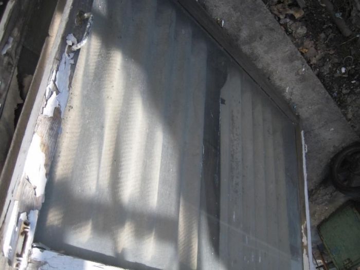 рама оконная с большим стеклом , дверное полотно