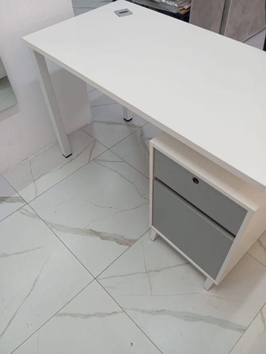 Продаются стильные офисные столы