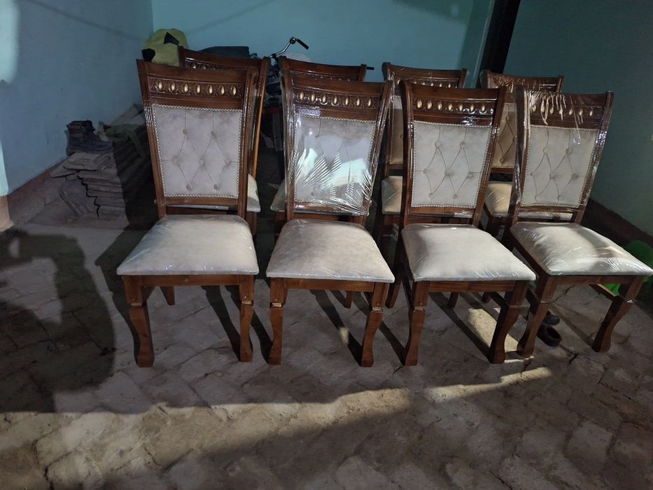 Ёгоч ва темирдан стуллар хамда хон-тахта