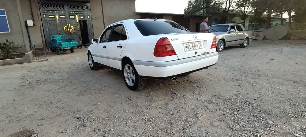Mersedes Benz c180 202 sotiladi