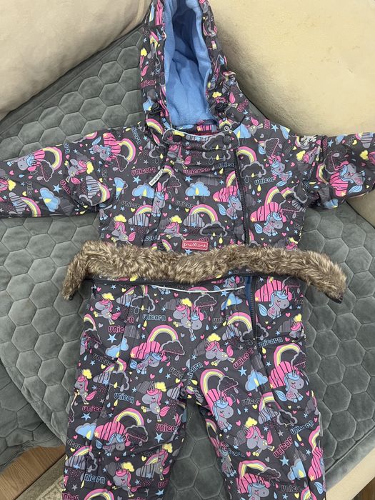 Продам зимний комбинезон для девочки