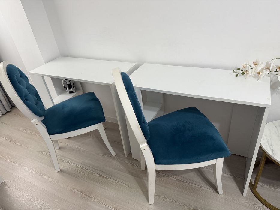 2 birouri pentru copii cu 2 scaune