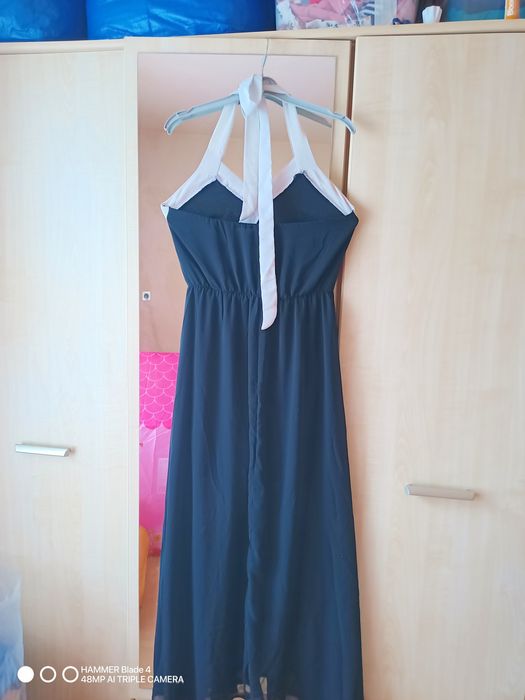 Дълга официална рокля с връзки на врата