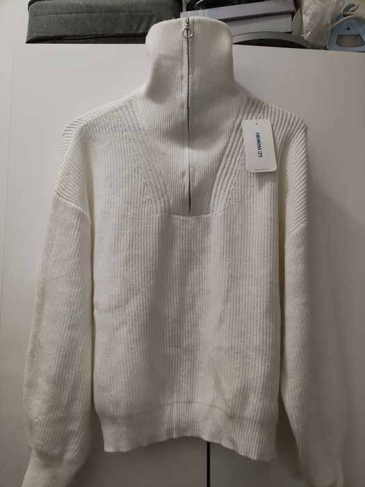 Топъл и мек пуловер с цип, нов с етикет