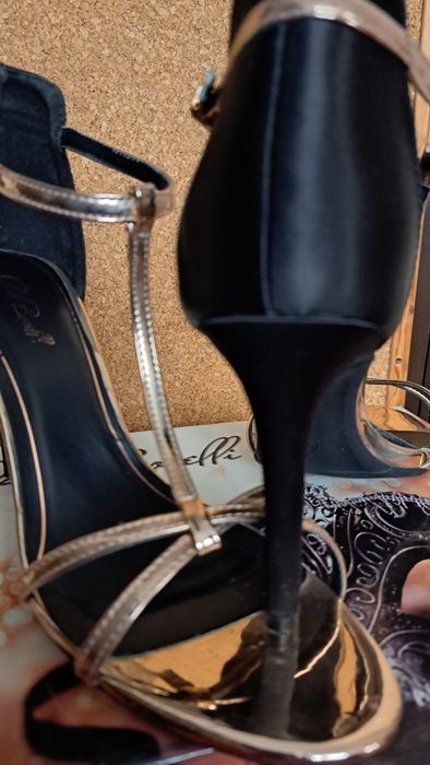 Дамски елементи сандали