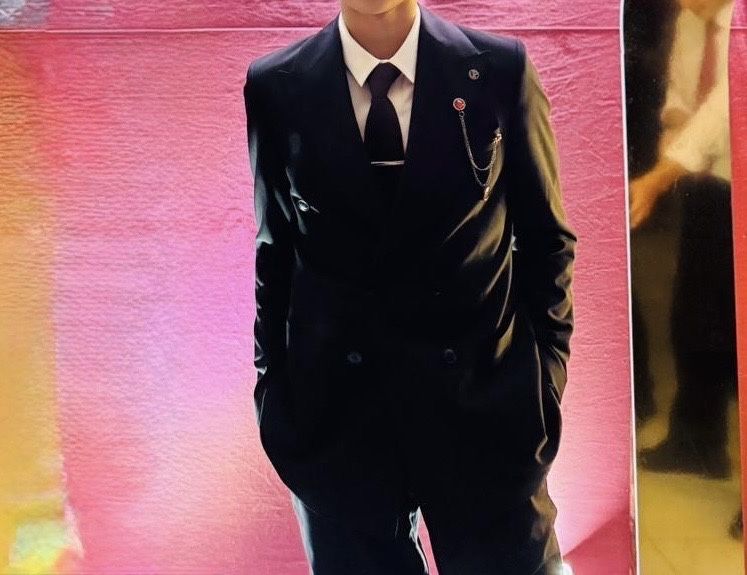 Қара костюм жақсы  бір екі рет киілді ..