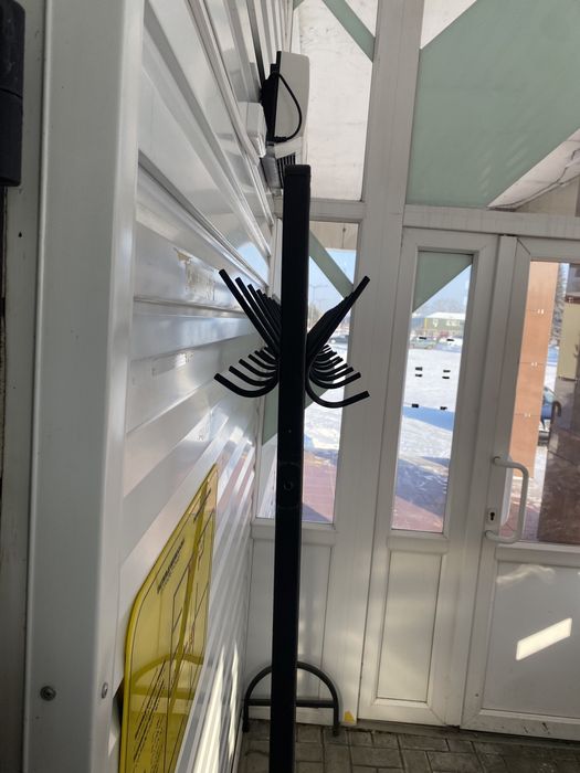 Гардеробная вешалка