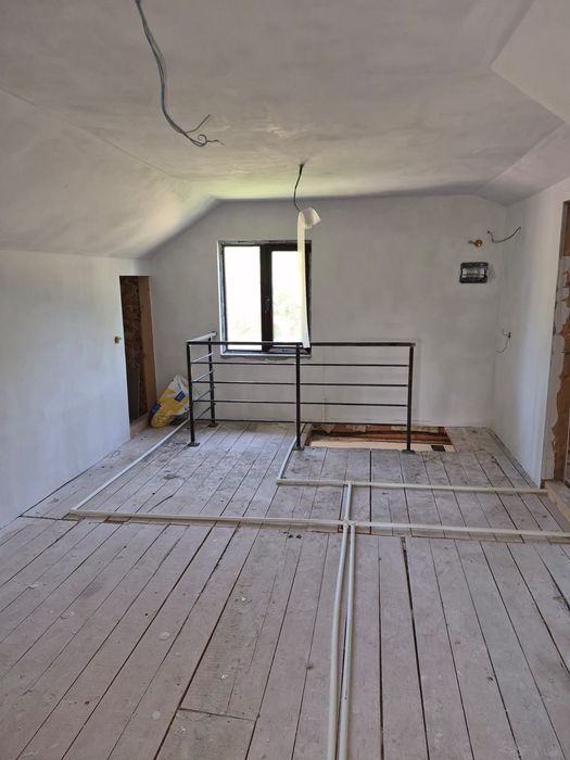 Meseriași la construit case din structura metalica și panou sandwich