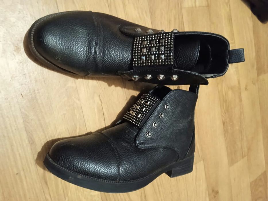 Продам обувь для девочки