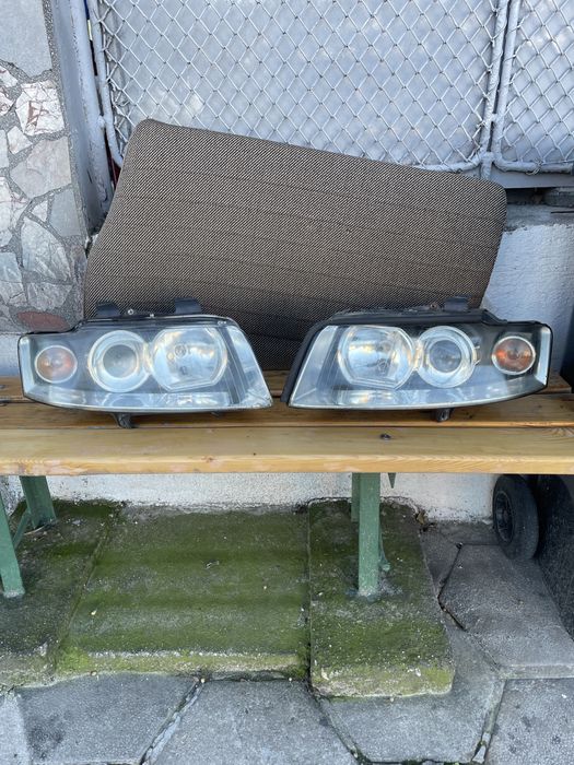 Фарове за ауди а4-б6 в добро състояние цената е за комплекта