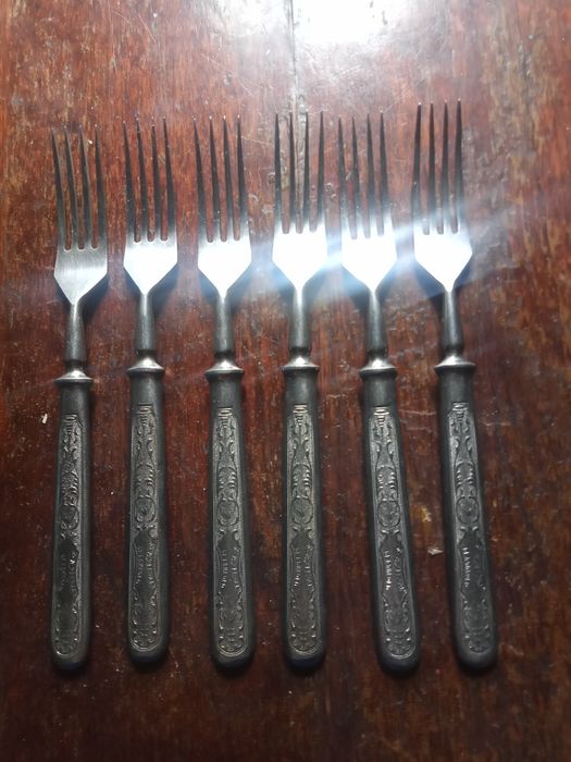 Продам столовую посуду.