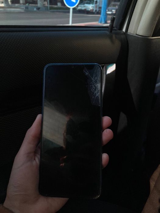 Iphone oppo noveu Telefon sotiladi