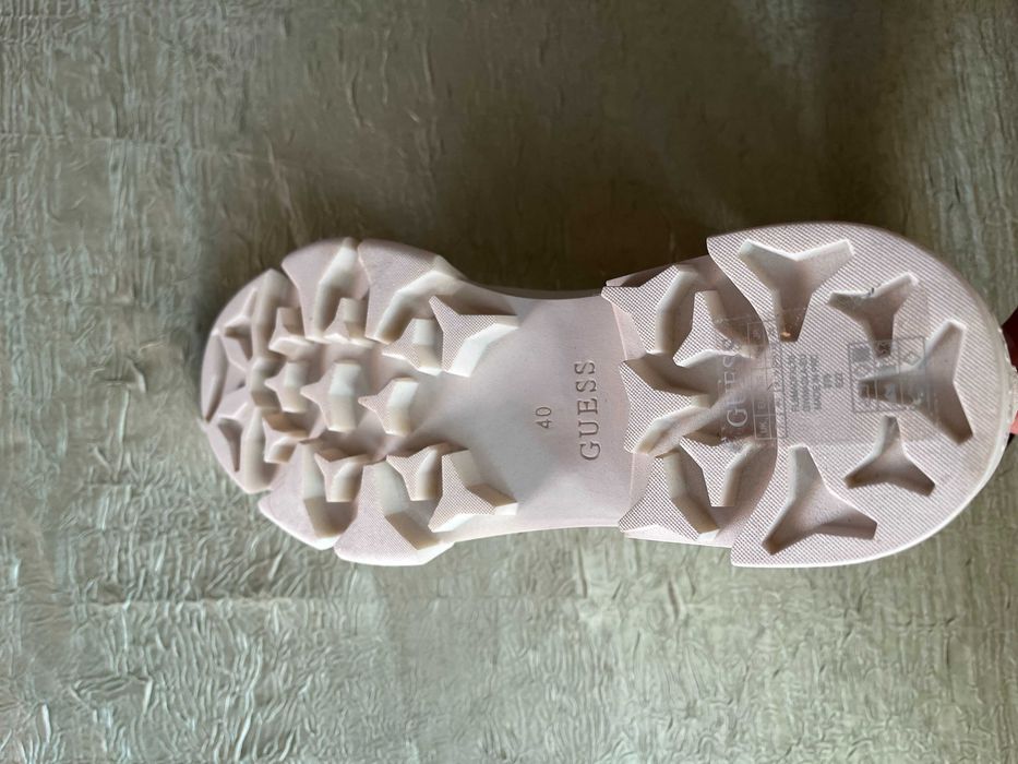 НОВИ дамски боти GUESS