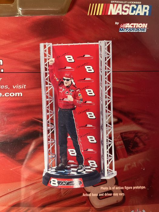 Колекционерска фигура 2004 NASCAR Limited Edition на Dale Earnhardt Jr