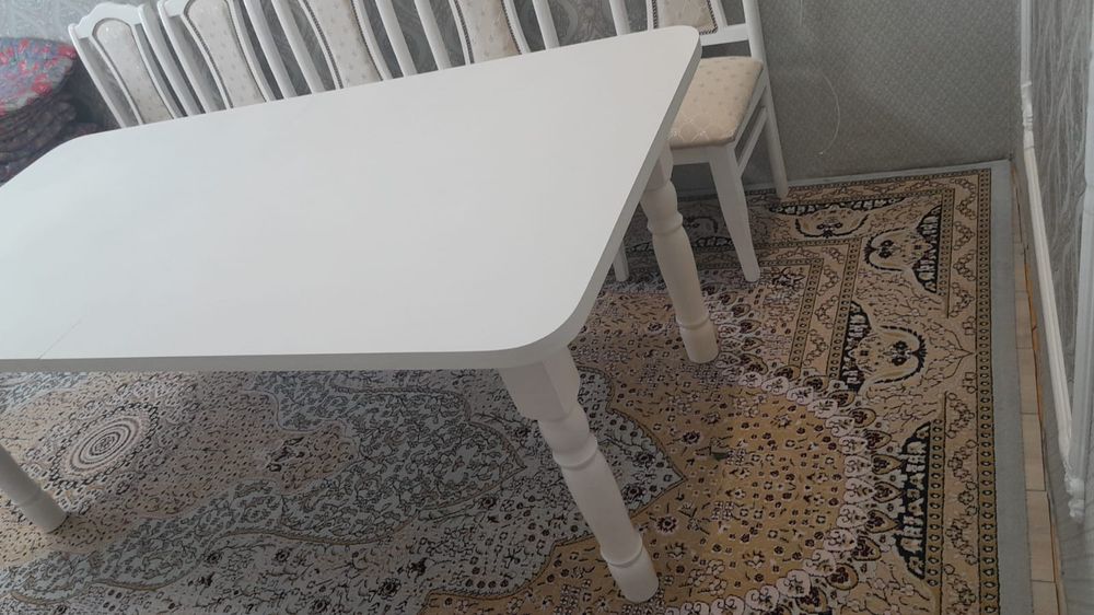 Продам стол для гостиной