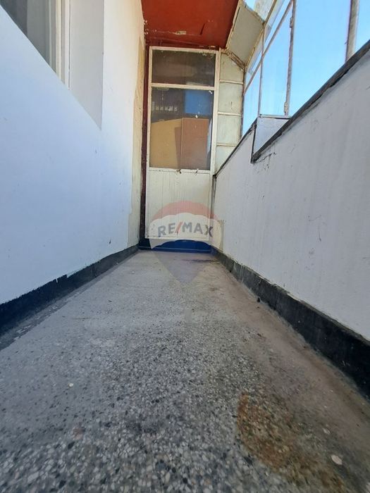 Продава се Тристаен апартамент в Варна, Лятно кино Тракия - 92 кв.м за 2011 €/кв.м - Снимка #2