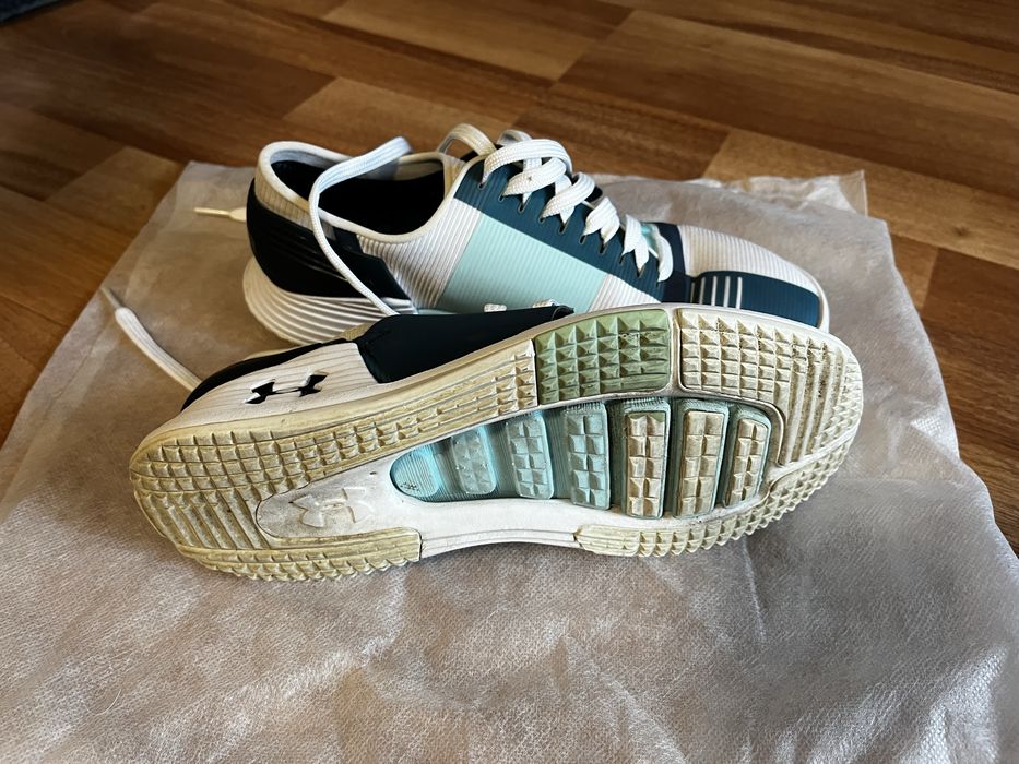 Дамски спортни обувки Under Armour