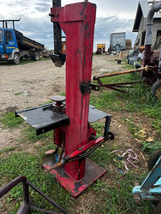Crapatoare de lemne dupa tractor
