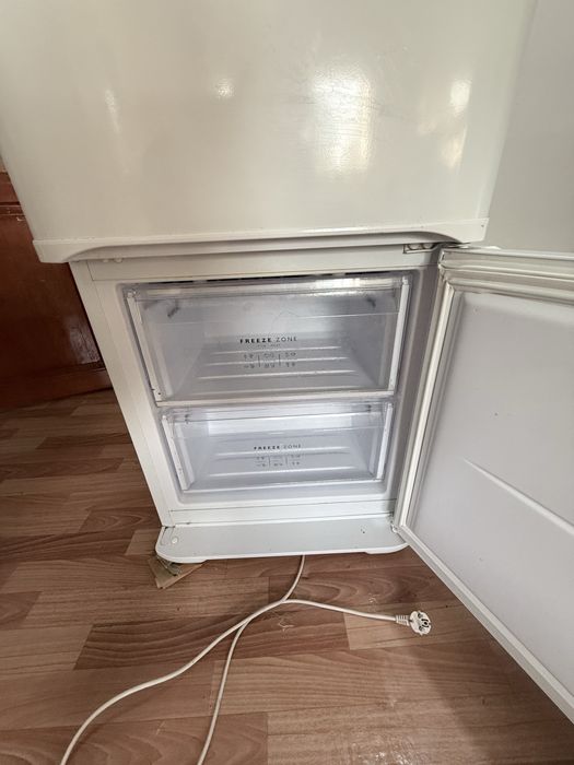 Продается Холодильник в хорошем состояние