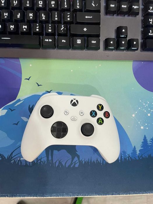 Продам контроллер/джойстике XBOX ONE S.