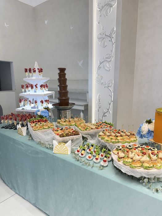 Закуски,фрукты в шоколаде,лимонады в кулерах