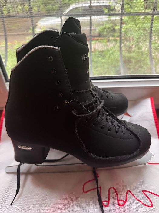 Фигурные Коньки Jackson Freestyle (черные)