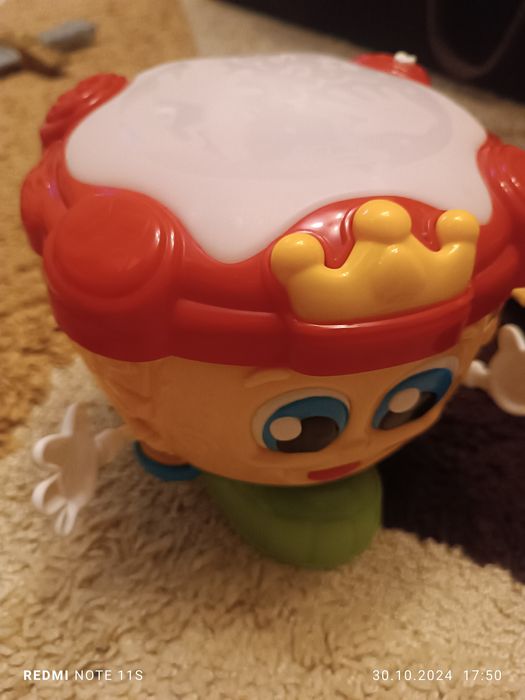 Toba cu baterii, muzica in fundal