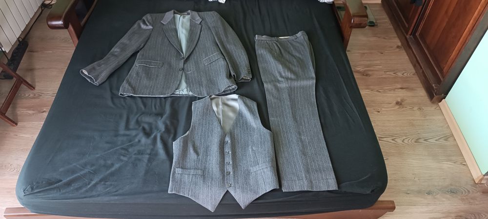 Зимен костюм със сако и жилетка