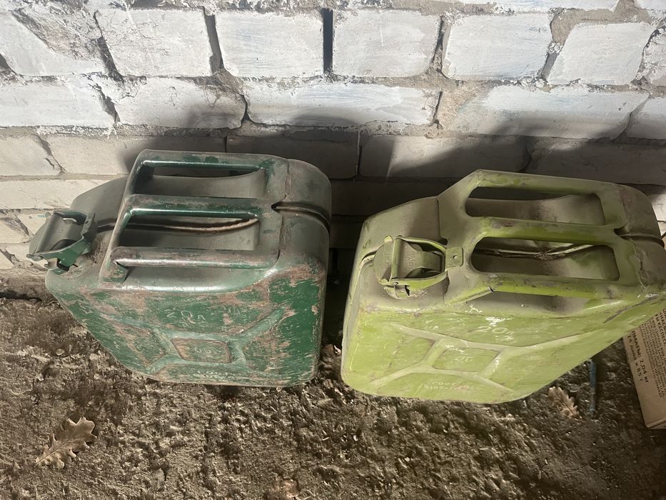 Продам канистры 2