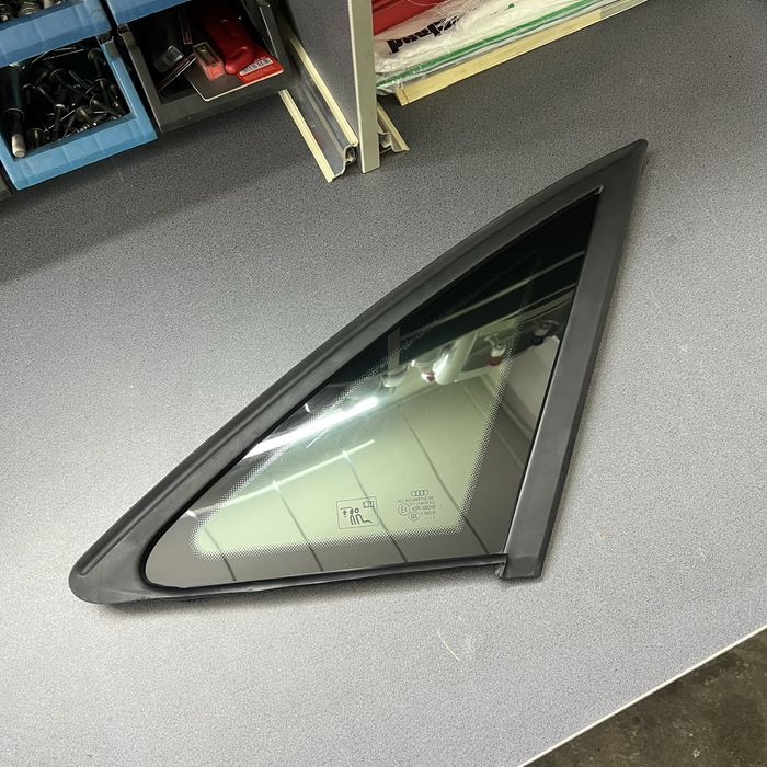 Форточка задняя правая ауди а4 б8