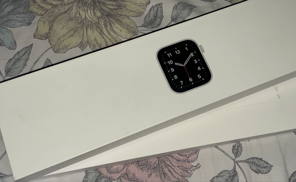 Apple watch se срочно продам