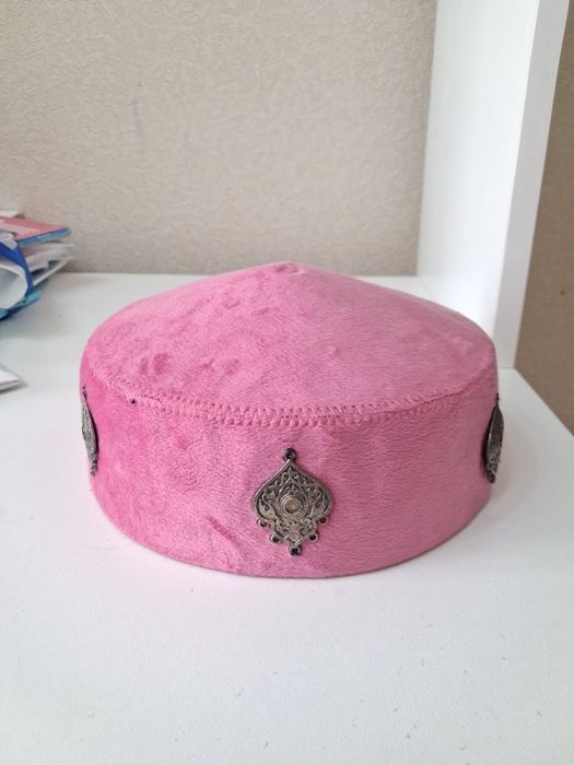 Қазақша көйлек тақиясымен