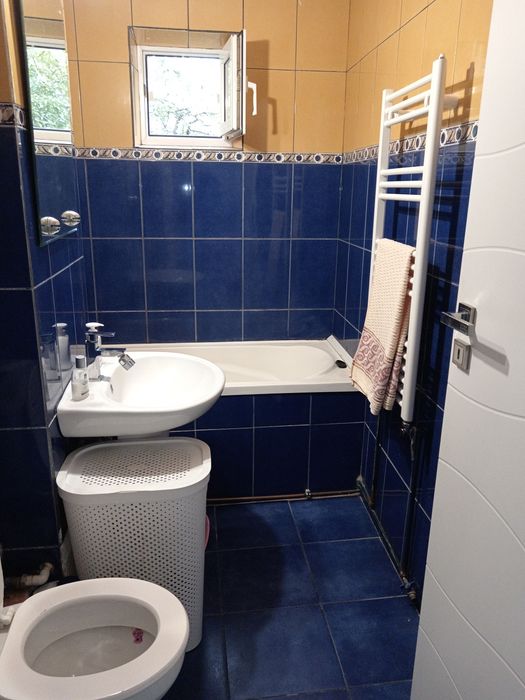 De vânzare: Apartament 3 camere decomandat, 70 mp utili – Târgoviște, Micro 4 (Zonă excelentă)