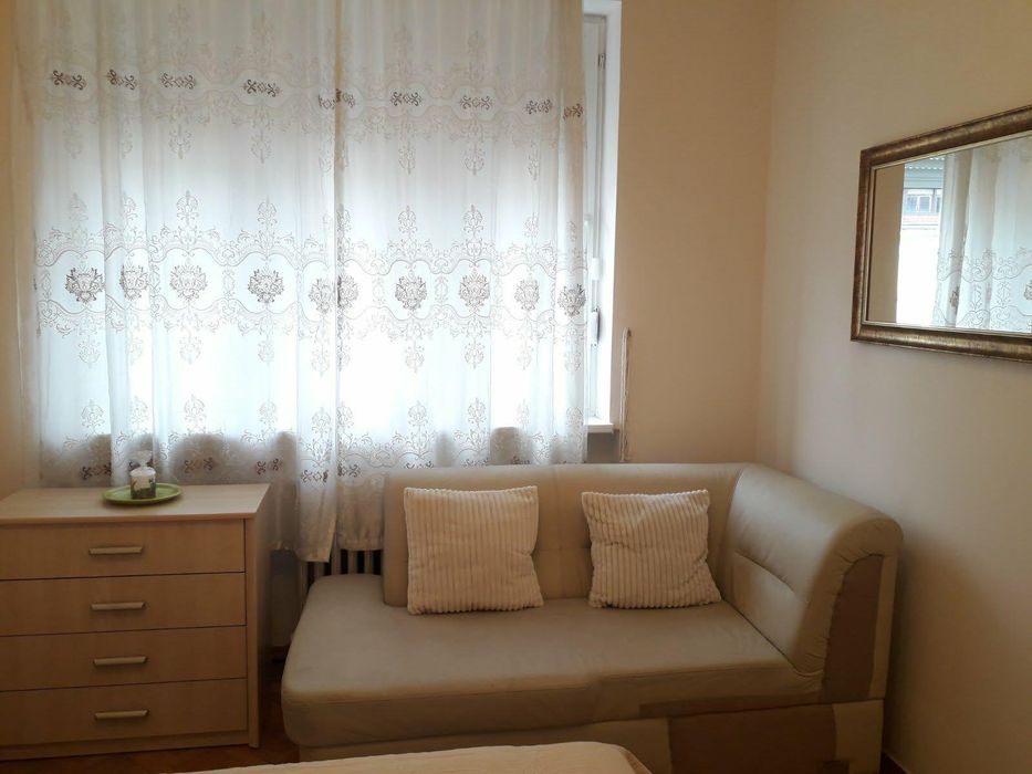 Дава се под наем Тристаен апартамент в София, Център - 75 кв.м за 847.62 € - Снимка #1
