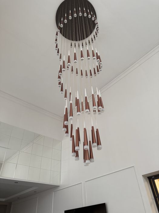 Люстра большая длинная