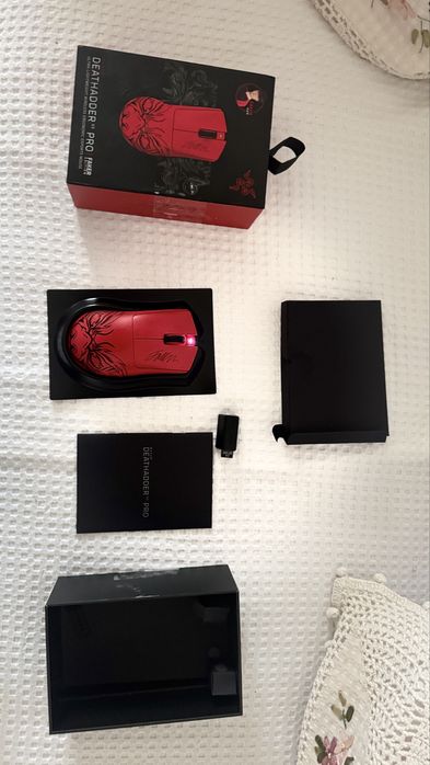 Mouse razer deathadder v3 pro FAKER EDITION