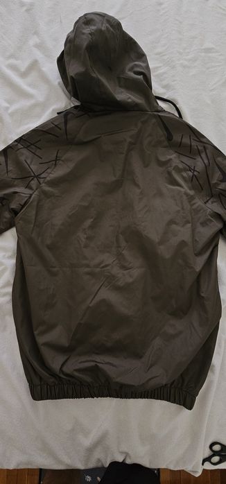 Чисто нова ветровка Nike pro, тъмно зелена